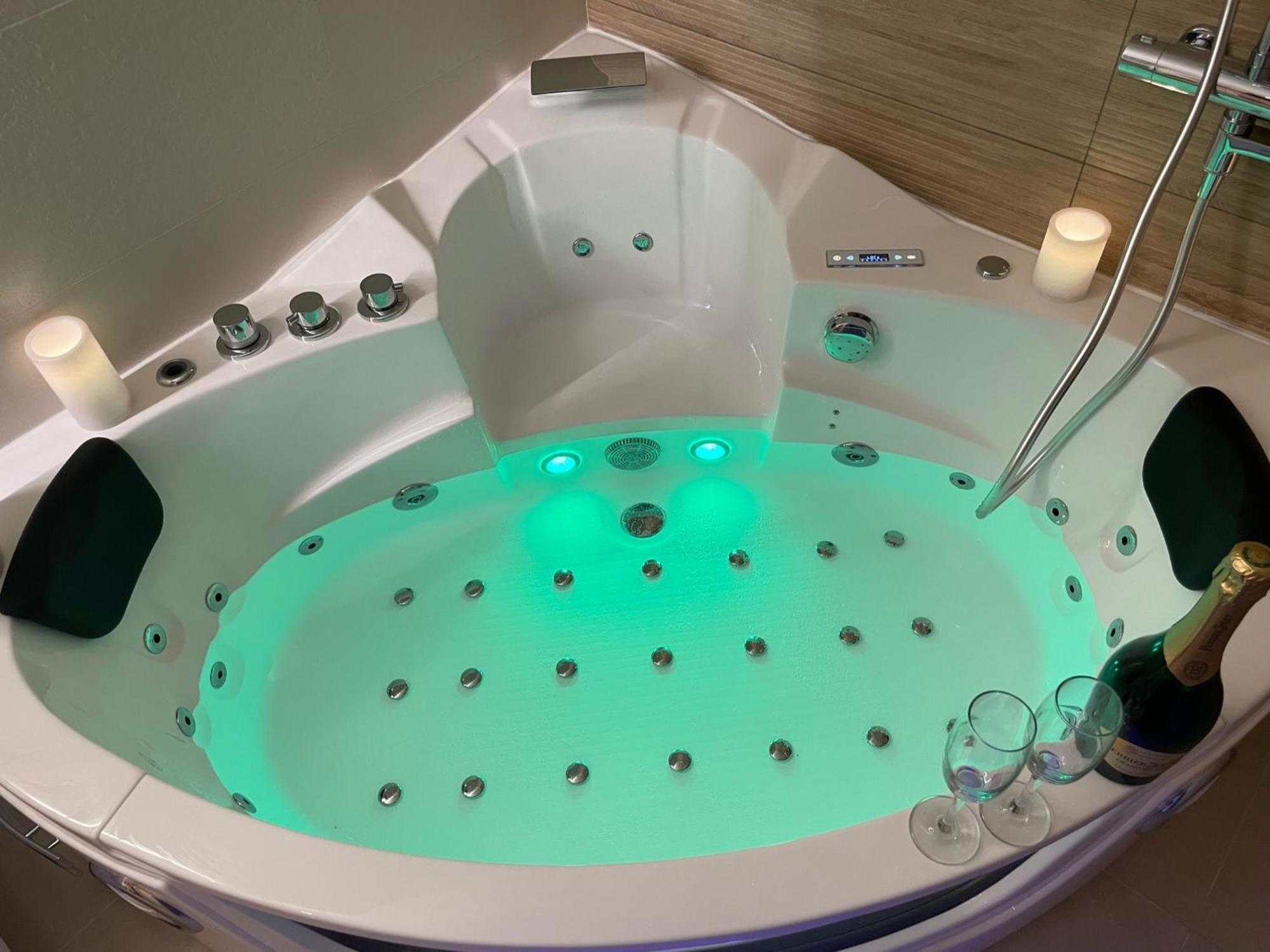Nice Renting - France - Luxury Suite Palace Love Jacuzzi - Few Meters From Sea Esterno foto
